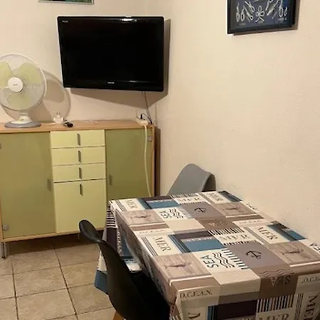 Climatise, Terrasse Et Parking Proche - Fr-1-338-604