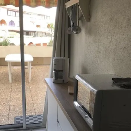 Climatise, Terrasse Et Parking Proche - Fr-1-338-604 * Sete